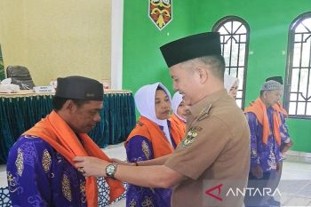 Bupati lepas keberangkatan calon haji di Gunung Mas