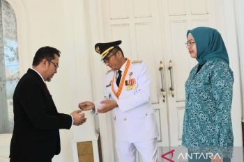 Wali Kota-Wakil Wali Kota Padang serahkan kunci rumah dinas dan aset