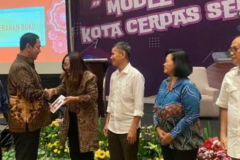 Kepala LKPP bagikan pengalaman kelola kota cerdas lewat  buku