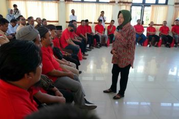 Mensos Risma beri bantuan kewirausahaan