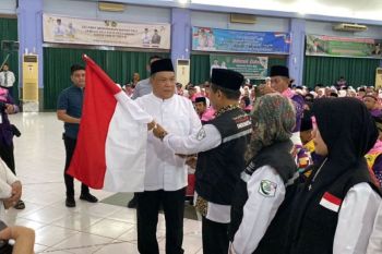 Penjabat Gubernur Provinsi Riau lepas 449 CH pertama ke Madinah