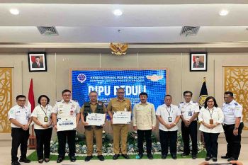 Kemenhub berikan bantuan Rp125 juta warga terdampak erupsi Gunung Ruang