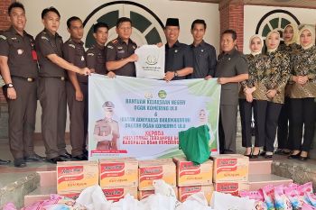Kejari OKU salurkan bantuan  korban banjir