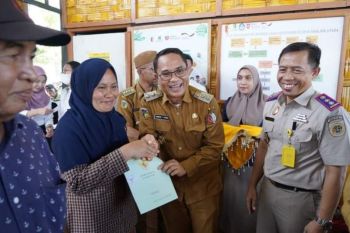 Pemkab Sigi serahkan sertipikat tanah untuk kepastian hukum bagi masyarakat