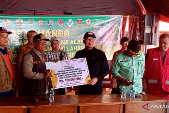Gubernur Bengkulu salurkan bantuan bencana ke Sumbar