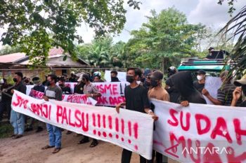 Kurang perhatian dengan tenaga lokal, kelompok pemuda di Meranti unjuk rasa ke PT ITA