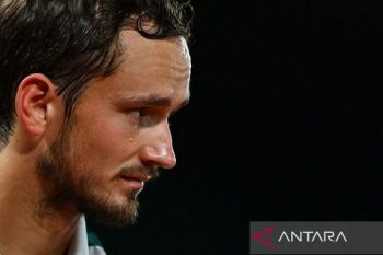 Medvedev capai perempat final pertama musim ini di Marseille