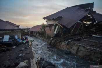 BNPB races to deliver aid as access to Agam disaster zone narrows