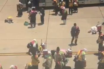 Info Haji 2024: Jamaah Haji Riau sujud syukur saat tiba di Madinah