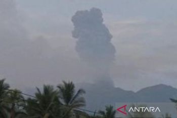 Gunung Ibu di Pulau Halmahera, Maluku Utara kini berstatus awas
