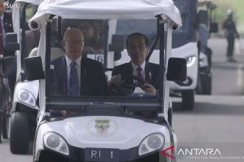 Jokowi mengajak Gubernur Jenderal Australia keliling Kebun Raya Bogor