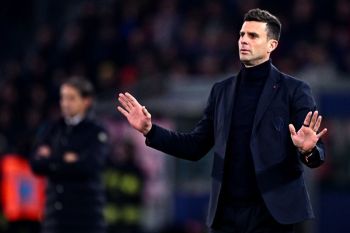 Thiago Motta masih bimbang, bertahan di Bologna atau pindah