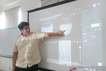 Kelainan tulang belakang bentuk huruf S sering ditemukan usia remaja