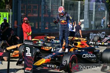 Verstappen menangkan balapan GP Emilia-Romagna dengan dramatis