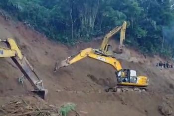 Longsor di jalur lintas Lebong mulai di bersihkan