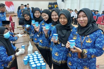 Kemenkumham Kepri tes urine ratusan pegawai guna cegah penyalahgunaan narkoba