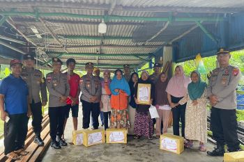 Polres Bintan serahkan bantuan untuk korban puting beliung