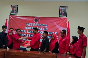 Anggota DPRD DIY Novida kembalikan formulir pendaftaran bupati di PDIP