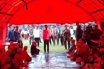 Presiden Kunjungi Korban Banjir Bandang dan Lahar Dingin Di Agam