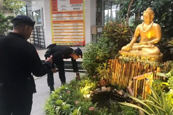 Brimob lakukan sterilisasi vihara pastikan keamanan perayaan Waisak