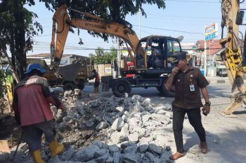 Penyambung jalan masuk kerap picu banjir, Wali Kota Semarang : Bongkar!