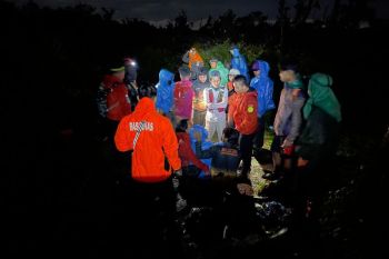 Basarnas mengevakuasi pendaki perempuan dari Gunung Bawakaraeng