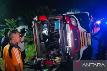 Bus pariwisata tabrak truk di lintas timur OKI dua orang meninggal dunia