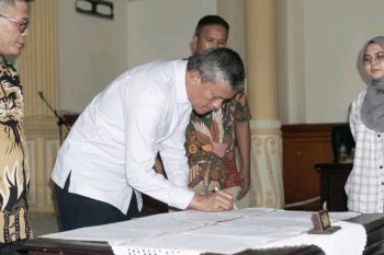 Pemkot Pariaman segera sosialisasikan lima Perda yang baru disahkan