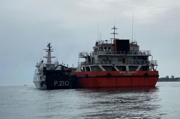 KPLP padamkan kebakaran kapal di Tanjung Uban Bintan