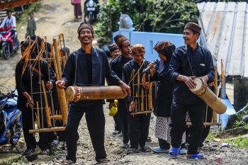 Gelaran kesenian adat angklung buhun