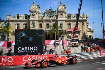 Pembalap Charles Lecrerc pangkas poin dari Verstappen di puncak