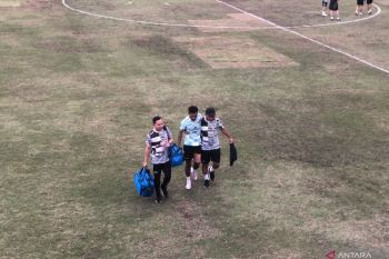 Yance Sayuri cedera saat latihan dengan timnas Indonesia
