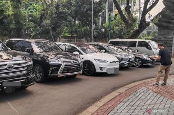 Polisi masih mencari kendaraan yang pakai pelat dinas DPR palsu