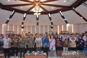 Pusri beri beasiswa kepada anak petani melalui Program PCA