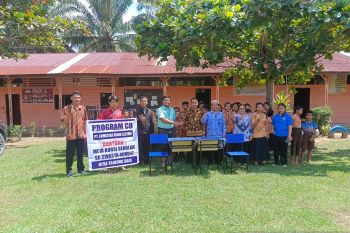 SD Swasta Advent Tanjung Sari terima bantuan meja dan kursi dari PT SRL