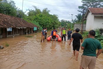 Tim SAR menghentikan pencarian korban hanyut terseret banjir bandang