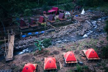 Jember ecotourism: Plant trees, taste local coffee
