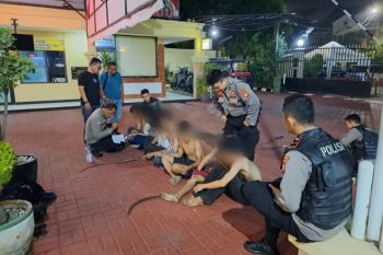 Polisi bubarkan tawuran di Kembangan Jakarta