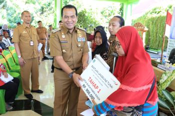 Ribuan keluarga di Kota Probolinggo terima BLT DBHCT2024