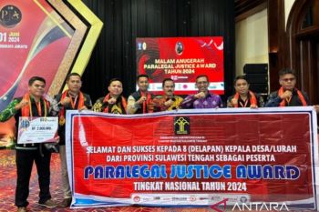Delapan Kades dan Lurah di Sulteng terima penghargaan Paralegal Justice Award