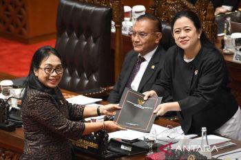 Politik kemarin, DPR setujui RUU KIA jadi UU hingga respons Kaesang