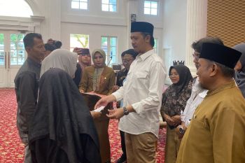 Pemkot Bukittinggi-Baznas salu rkan zakat senilai Rp 231,45 juta
