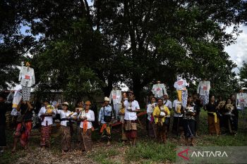 Upacara Ngaben massal di Palembang