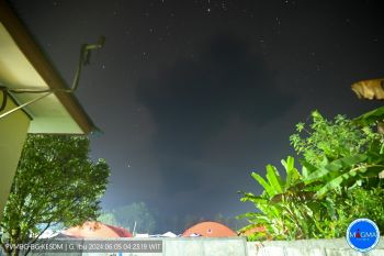 Erupsi Gunung Ibu muntahkan abu vulkanik setinggi lima kilometer