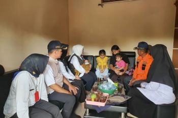 Pj Bupati Lumajang santuni keluarga korban longsor Pronojiwo