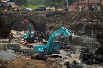 Badan Geologi akan ledakkan batuan material Gunung Marapi Sumbar