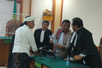 Bendesa Adat Berawa singgung kasus OTT imigrasi yang hukuman tak jelas