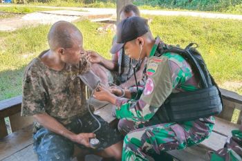Satgas Yonif 122/TS gelar yankes warga Mosso perbatasan RI-PNG