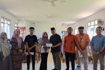 Bupati Rusma Yul Anwar salurkan bantuan YAPI di Batang Kapas