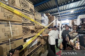 Mendag Zulkifli Hasan ungkapkan temuan produk impor elektronik ilegal Rp6,7 miliar di Banten